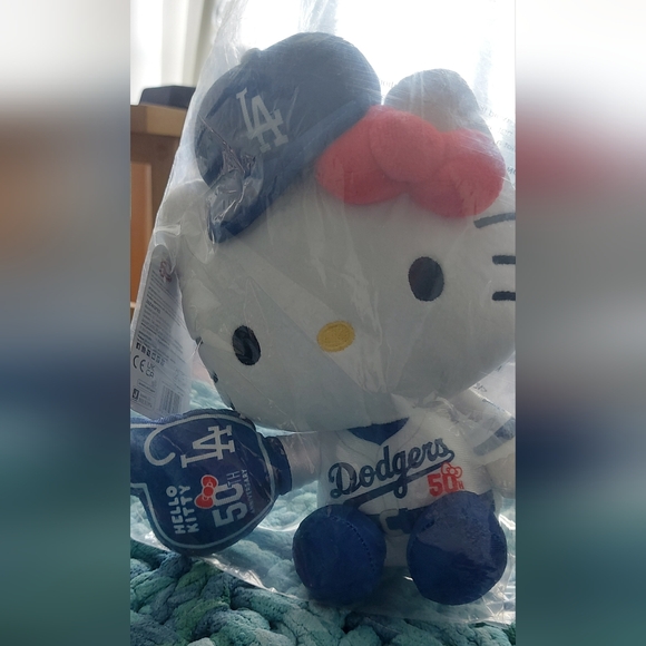 Hello Kitty x LA Dodgers 50th Anniversary limited edition - Picture 8 of 8
